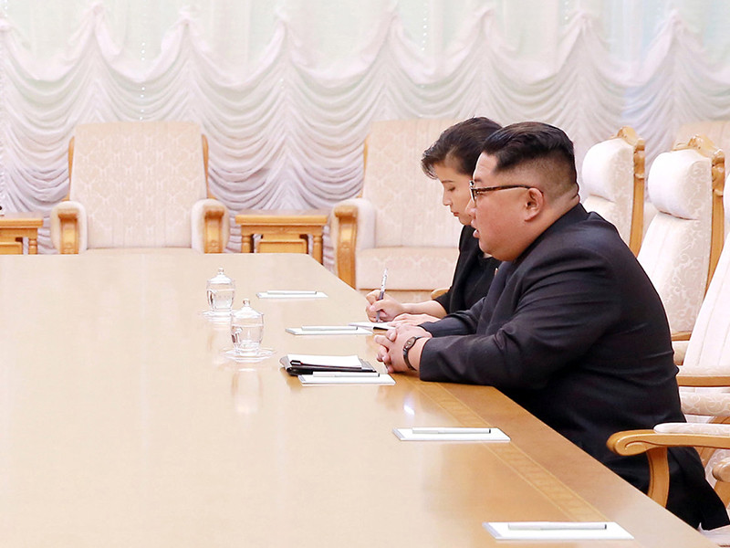 Лидер КНДР Ким Чен Ын и министр иностранных дел РФ Сергей Лавров в ходе переговоров в Пхеньяне договорились о проведении встречи глав двух стран в 2018 году