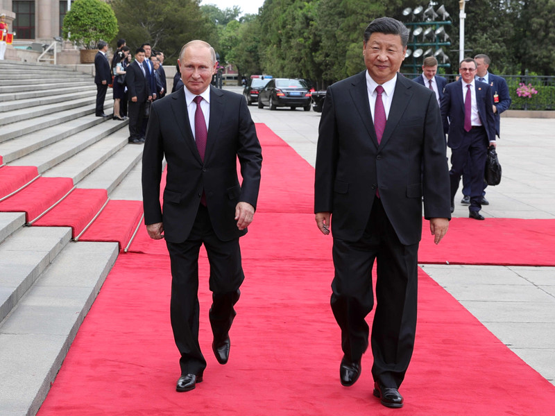 Путин прибыл в Китай под звуки "Катюши" и получил от Си Цзиньпина орден Дружбы