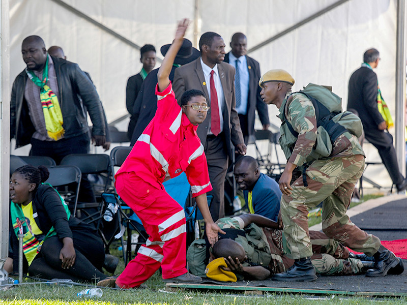 Во время покушения на президента Зимбабве пострадали 49 человек - власти не собираются вводить чрезвычайное положение
