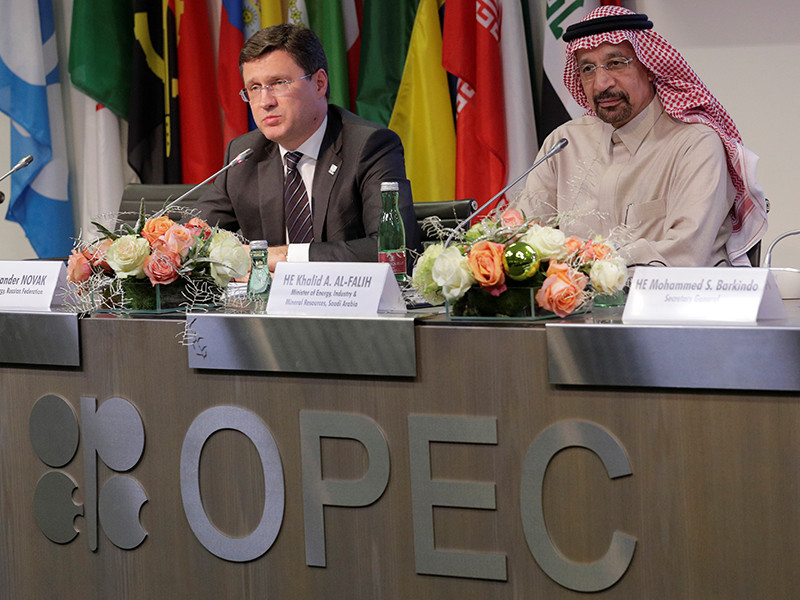 Bloomberg: три страны выступят против предложения России и Саудовской Аравии увеличить добычу нефти
