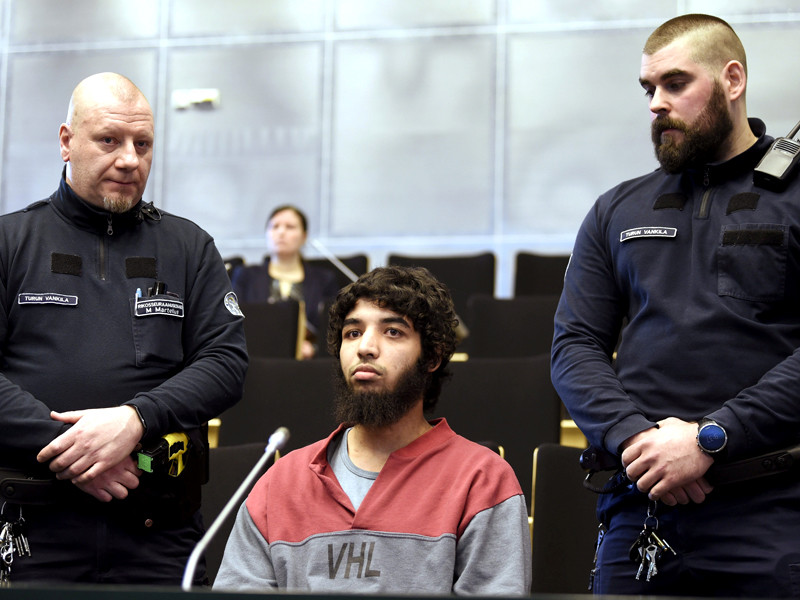 Уездный суд региона Варсинайс-Суоми в Финляндии вынес 15 июня приговор выходцу из Африки, который напал с ножом на прохожих на Торговой площади в Турку