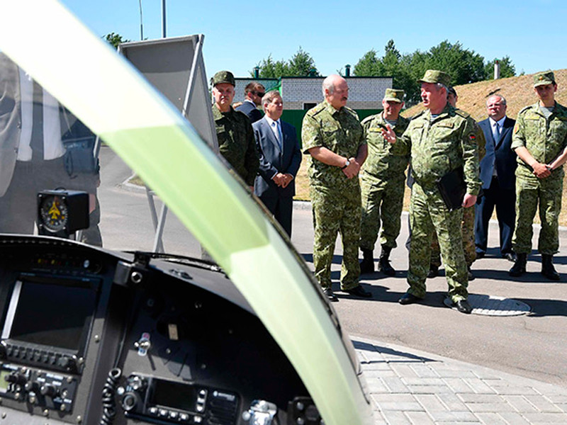 Александр Лукашенко во время посещения погранзаставы "Дивин", 1 июня 2018 года