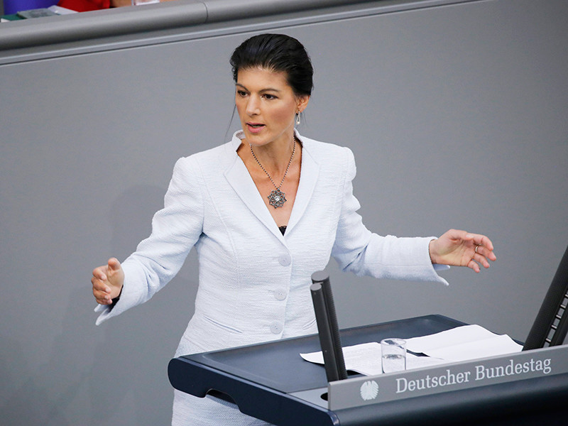 Заместитель председателя Левой партии Германии (ЛПГ) в бундестаге Сара Вагенкнехт заявила, что необходимо вернуться к формату "Большой восьмерки" (G8) с участием России