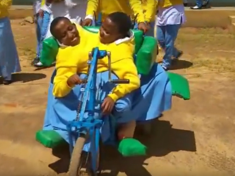 В Танзании после продолжительной болезни скончались сиамские близнецы Мария и Консолата Мвакикути, которые прославились на всю страну после того, как начали учебу в католическом университете Руаха в Иринге в сентябре прошлого года