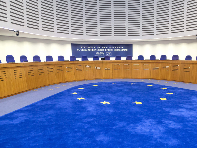 Большая палата Европейского суда по правам человека (ЕСПЧ) не стала рассматривать жалобу российских властей на решение о выплате 35 тысяч евро в качестве компенсаций трем фигурантам "болотного дела"