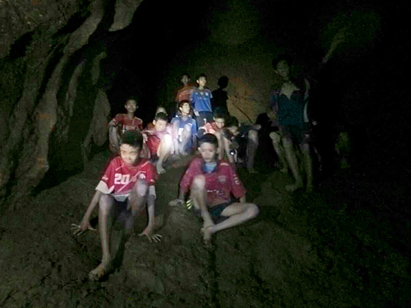 ФИФА пригласила застрявших в пещере Таиланда школьников на финал ЧМ в Москву