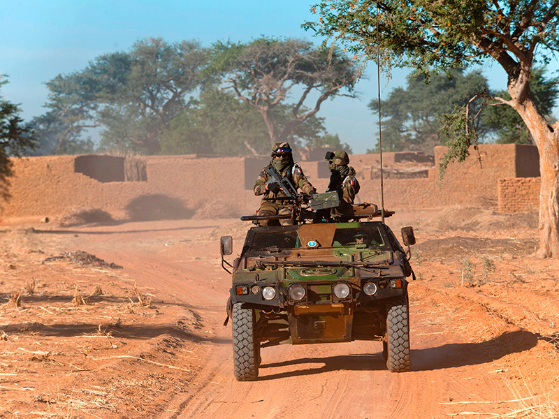 Патруль из 30 французских солдат попал в засаду боевиков в Мали, есть жертвы и раненые
