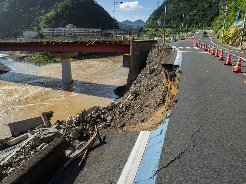 В Японии продолжает расти количество погибших из-за сильных дождей и вызванных ими наводнений и оползней