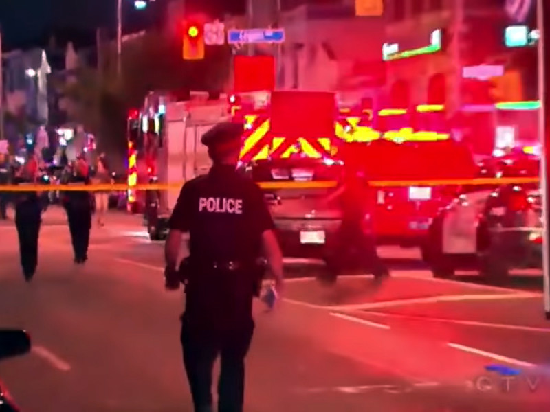 Количество погибших в результате стрельбы по прохожим в Торонто увеличилось до двух