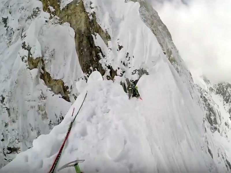 Военнослужащие армии Пакистана провели операцию по спасению альпиниста из России, который в течение нескольких дней оставался заблокирован на высоте 6,2 тысяч метров на склоне горы Латок-1