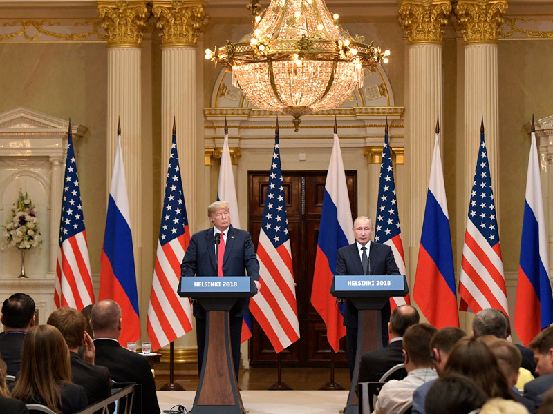Президент РФ Владимир Путин и президент США Дональд Трамп на совместной пресс-конференции по итогам встречи в Хельсинки