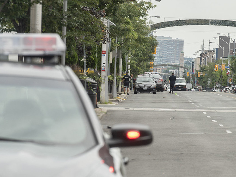 Полиция канадского города Торонто назвала имя мужчины, который устроил стрельбу в городе в минувшее воскресенье, убив двоих человек. Это 29-летний Файсал Хуссейн