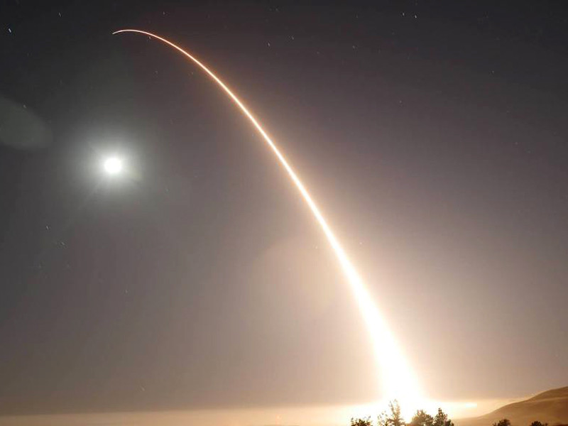 Испытательный запуск межконтинентальной баллистической ракеты c авиабазы Ванденберг, май 2017 года