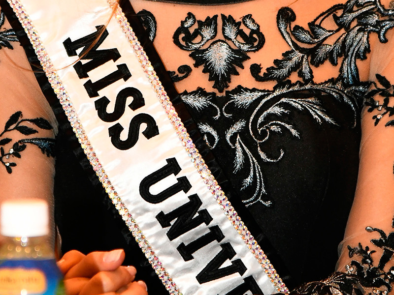 Впервые трансгендерная женщина официально поборется за титул "Мисс Вселенная" 