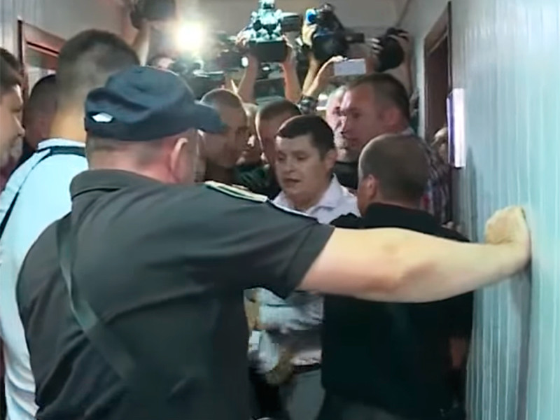 В киевском суде подрались полицейские и адвокаты экс-президента Януковича
