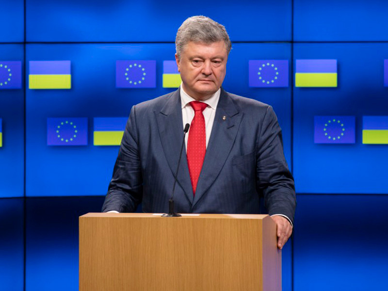 Президент Украины Петр Порошенко подготовил проект поправок к Конституции Украины в части закрепления курса страны на членство в Европейском союзе и Североатлантическом альянсе