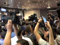 Протестующие в Ереване сорвали пресс-конференцию Кочаряна, требуя вернуть "убийцу" за решетку