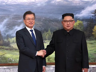 27 апреля в Пханмунджоме состоялась первая встреча Мун Чжэ Ина и лидера КНДР Ким Чен Ына
