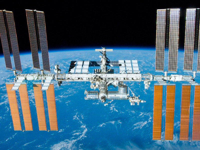 Среди экипажа Международной космической станции возникли разногласия относительно способов устранения утечки воздуха на пристыкованном к станции российском корабле "Союз МС-09"