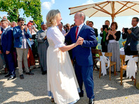 Путин опоздал на свадьбу главы МИД Австрии, но успел станцевать с невестой