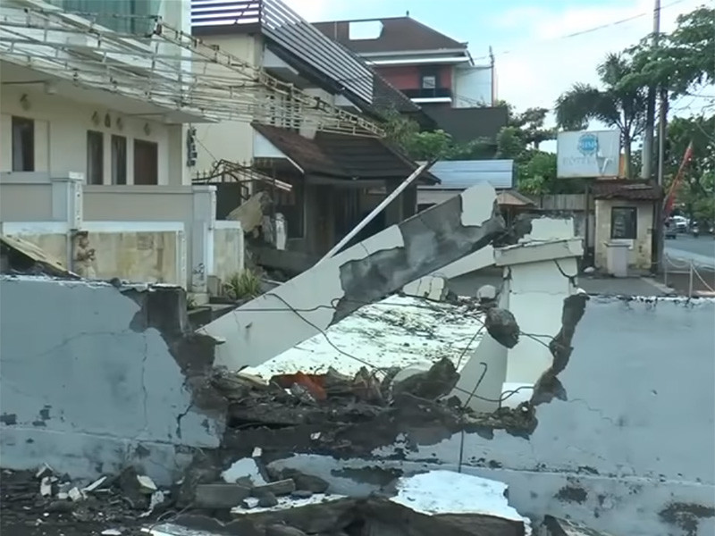 Число жертв землетрясения на индонезийском острове Ломбок возросло до 105. Еще 236 человек пострадали. Землетрясение произошло днем 5 августа, 6 августа сообщалось о 91 погибшем