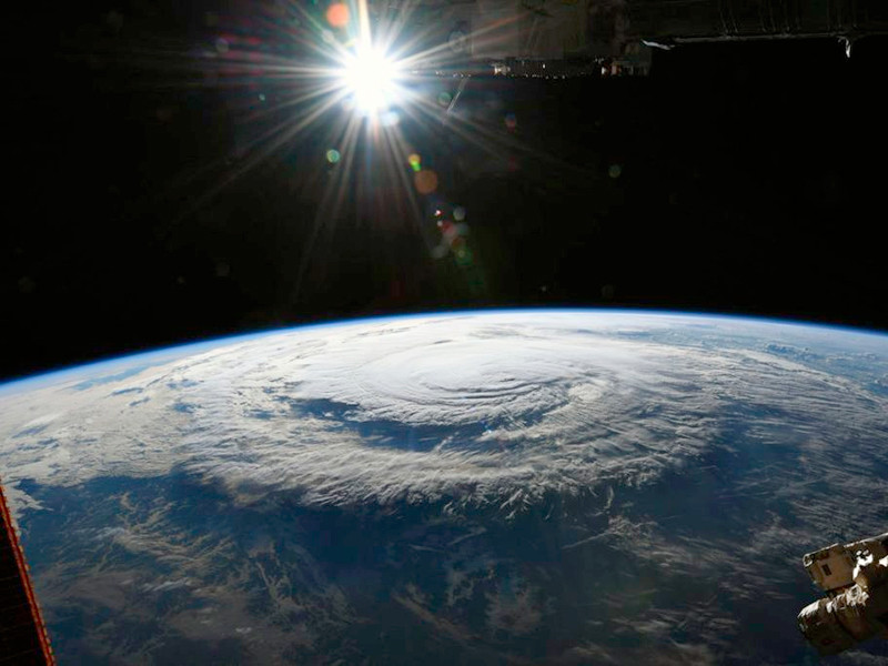 Тропический шторм "Флоренс", обрушившийся на США, ослаб и двинулся вглубь континента
