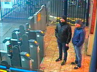 По данным издания, предполагаемые отравители Скрипалей Александр Петров и Руслан Боширов могли встретиться с еще двумя подозреваемыми после заселения в лондонском отеле

