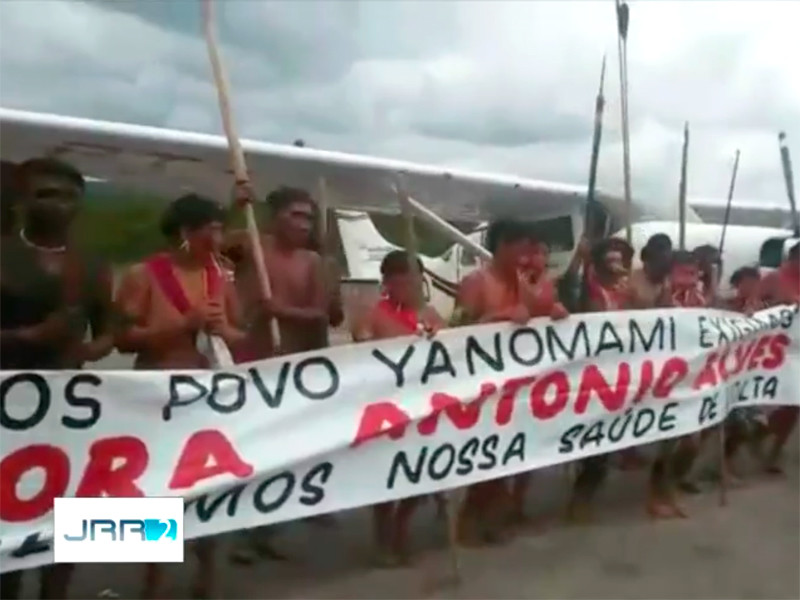 В Бразилии индейцы захватили сотрудников Минздрава, обвинив их в гибели детей