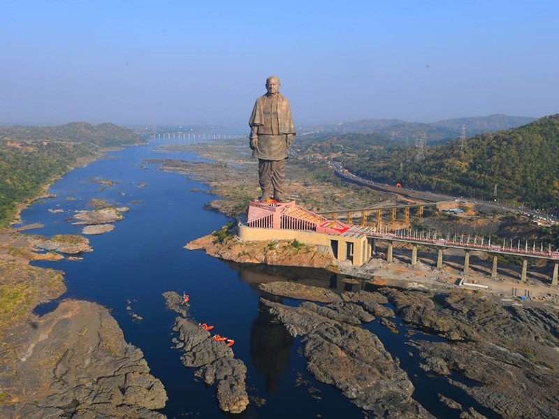 В Индии открыли самую высокую статую в мире - министру, объединившему страну