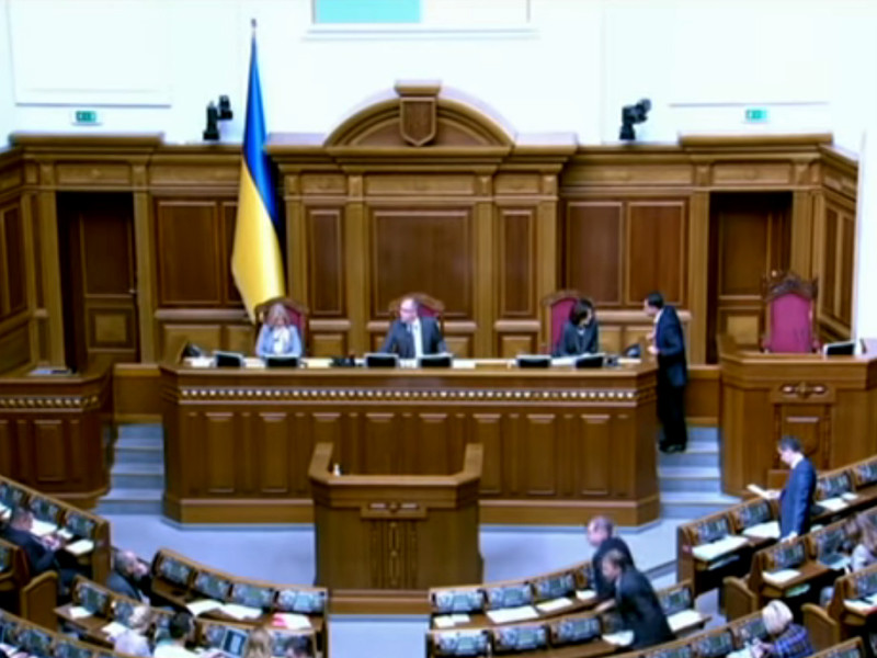 Верховная Рада утвердила "бандеровское" приветствие в армии и полиции Украины 