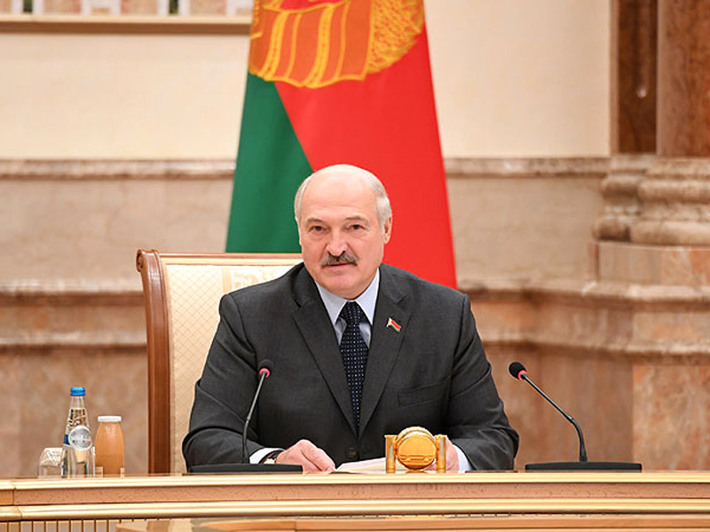 Президент Белоруссии Александр Лукашенко заявил о готовности Минска взять под контроль российско-украинскую границу и сопроводить проведение выборов в Донбассе