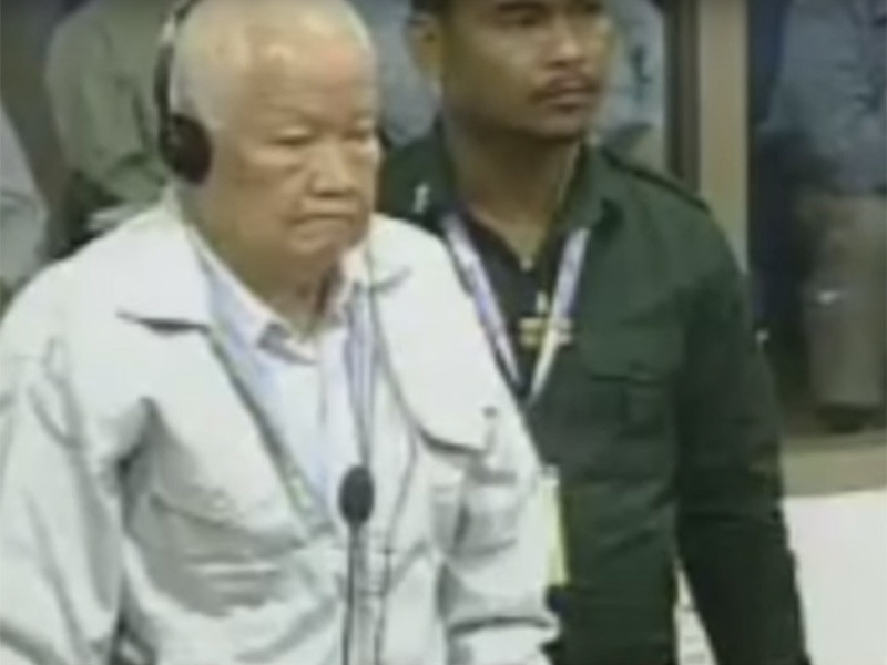 Двое бывших высокопоставленных функционеров режима "красных кхмеров", правившего в Камбодже в период с 1975 по 1979 год, приговорены к пожизненному сроку заключения по обвинению в геноциде