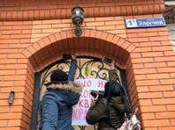 На Украине сторонники автокефалии попыталась штурмом взять  резиденцию митрополита в Днепропетровской области