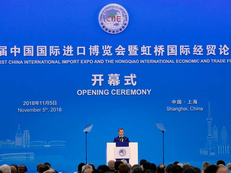 Председатель правительства России Дмитрий Медведев заявил, выступая в понедельник, 5 ноября, в Шанхае на открытии Китайского международного импортного ЭКСПО, что санкции, протекционизм и ограничения стали реальностью современной мировой экономики

