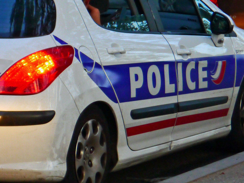 Французская полиция задержала шестерых человек, которых подозревают в подготовке нападения на президента страны Эмманюэля Макрона