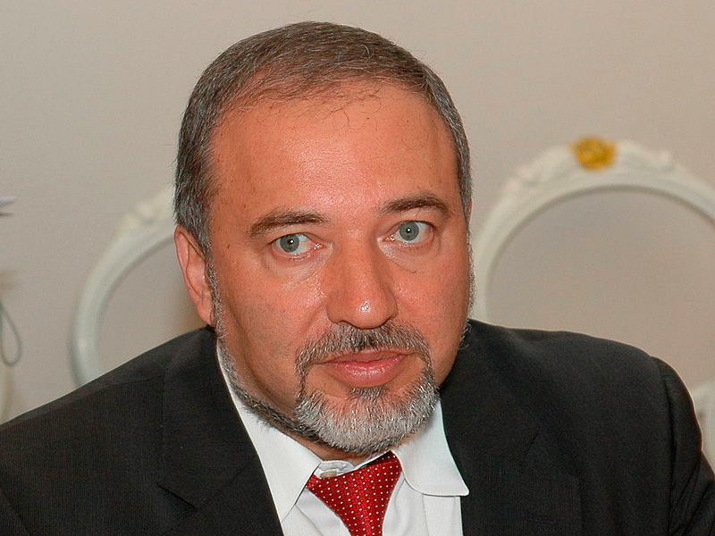 Министр обороны и глава партии "Наш дом Израиль" Авигдор Либерман объявил об уходе в отставку с поста министра обороны