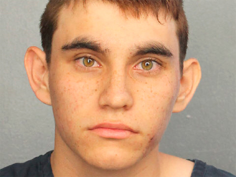 20-летний Николас Круз, который в феврале устроил кровавую бойню во флоридской школе, убив 17 человек, напал на надзирателя в тюрьме. Теперь стрелку предъявлены новые обвинения