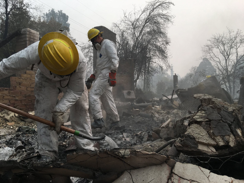 Лесные пожары начались на севере Калифорнии 8 ноября. К настоящему моменту число жертв стихии там достигло 83 человек
