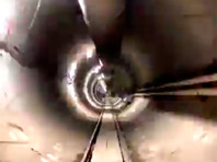 Генеральный директор компаний Tesla и SpaceX Илон Маск опубликовал на своей странице в Twitter видео из подземного тоннеля под Лос-Анджелесом, задуманного им как альтернатива наземному транспорту и метро

