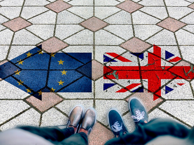 Проект соглашения по выходу Великобритании из ЕС (Brexit) - это лучшая сделка, которую мог получить Лондон, поэтому британский парламент должен поддержать его, заявил глава Еврокомиссии Жан-Клод Юнкер по прибытии на саммит лидеров 27 стран ЕС, где они должны утвердить со своей стороны этот документ

