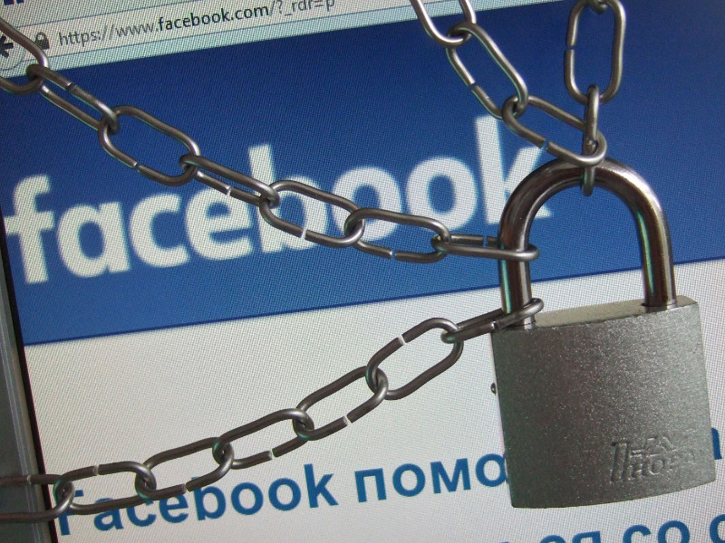 Агентство, связываемое с поваром Путина Пригожиным и его "фабрикой троллей", решило судиться с Facebook из-за блокировки