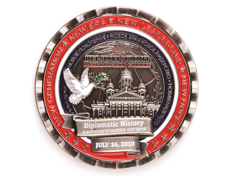 В США выпустили монету в честь саммита Трамп - Путин с ошибками в русских надписях
