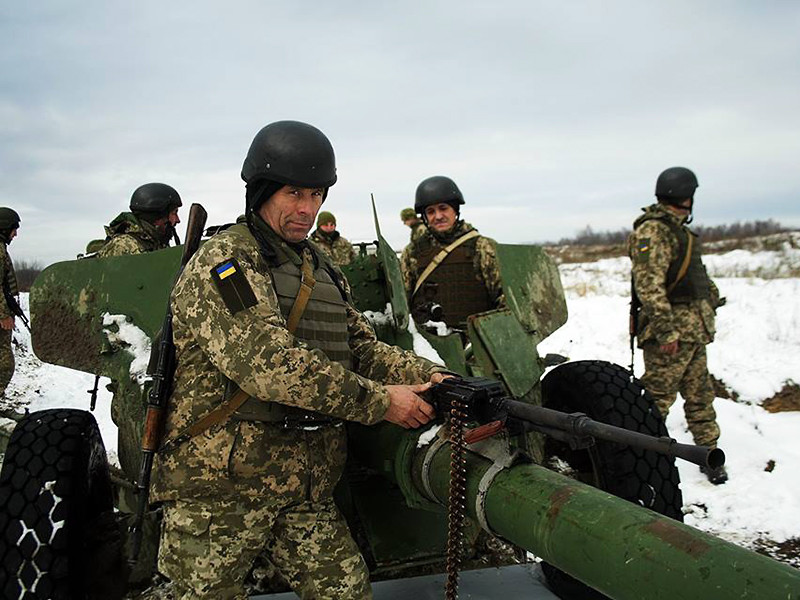 В среду на Украине завершается 30-дневный срок военного положения, введенного президентом Петром Порошенко после инцидента в Керченском проливе