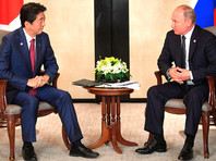 На встрече в Сингапуре 14 ноября президент РФ Владимир Путин и премьер-министр Японии Синдзо Абэ договорились об активизации российско-японских переговоров о заключении мирного договора на основе Совместной декларации от 19 октября 1956 года


