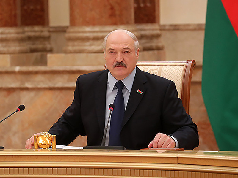 Президент Белоруссии Александр Лукашенко высказал мнение, что под предлогом "глубокой интеграции" Москва хочет инкорпорировать Белоруссию в состав России
