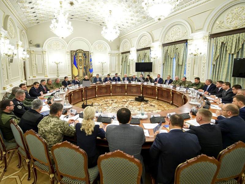 Совет национальной безопасности и обороны Украины на заседании в среду принял решение о введении дополнительных санкций в отношении российских физических и юридических лиц