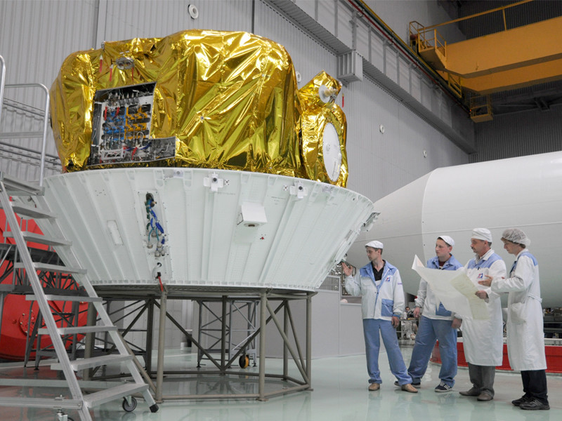 В 2015 году OneWeb подписала соглашение с французской Arianspace и структурами Роскосмоса на запуск нескольких сотен спутников связи. Они должны быть выведены на околоземную орбиту с помощью 21 ракеты-носителя "Союз" с космодромов Куру и Байконур