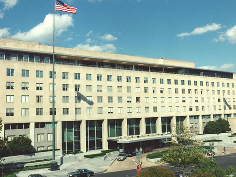 Госдепартамент США выразил обеспокоенность информацией из Чечни о нападениях на членов ЛГБТ-сообщества и призвал Россию начать немедленное расследование нарушений прав человека в стране, говорится в заявлении зампредставителя Роберта Палладино