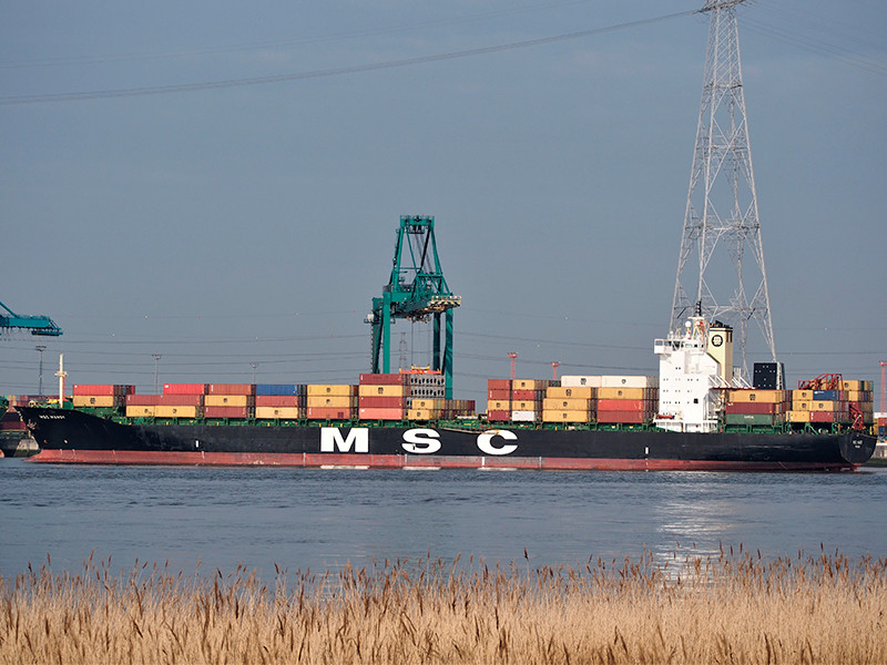 Местонахождение шестерых российских членов экипажа контейнеровоза MSC Mandy, захваченных пиратами в плен возле берегов Бенина, остается неизвестным

