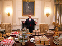 Трампу из-за шатдауна пришлось самому раскошелиться на банкет в Белом доме с "великой американской едой" (ФОТО)